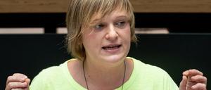 Katrin Schmidberger (Grünen) plädiert im Abgeordnetenhaus für einen "atmenden" Mietendeckel, der moderate Mietsteigerungen zulässt.