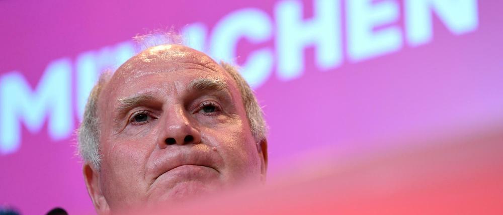 Uli Hoeneß verkündete entspannt seinen baldigen Rückzug als Präsident.