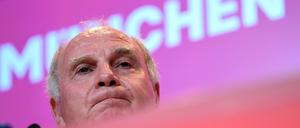 Uli Hoeneß verkündete entspannt seinen baldigen Rückzug als Präsident.