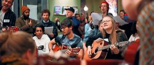 Im Einklang. Menschen zusammenbringen und Vorurteile abbauen – mit der Open Music School im Neuköllner Refugio. 