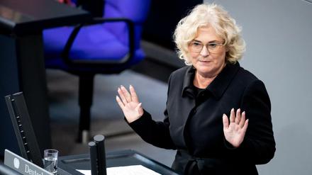 Bundesjustizministerin Christine Lambrecht fordert ein strengeres Waffenrecht.