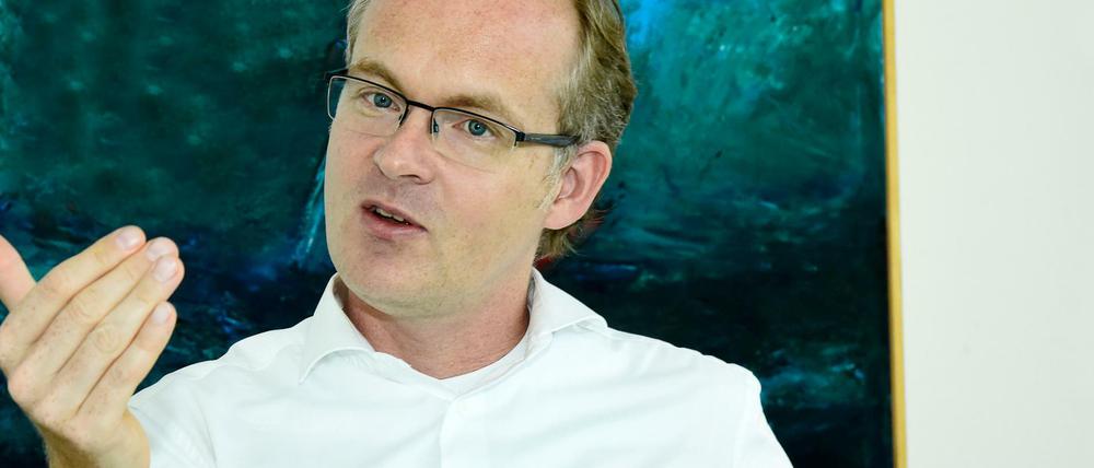 Sebastian Dullien im Berliner Büro der Hans-Böckler-Stiftung.
