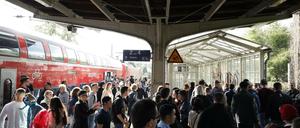 Auf Regionalbahnstrecken im Umland kommt es zu Engpässen.