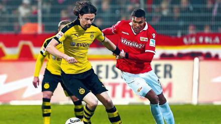 Schwarz-Gelb stand ihm. Im Januar 2016 duellierten sich BVB-Spieler Neven Subotic und Unions Collin Quaner im Stadion An der Alten Försterei. Anlass war das 50-jährige Vereinsjubiläum der Berliner. Nun spielt Subotic bei Union und Quaner bei Huddersfield.