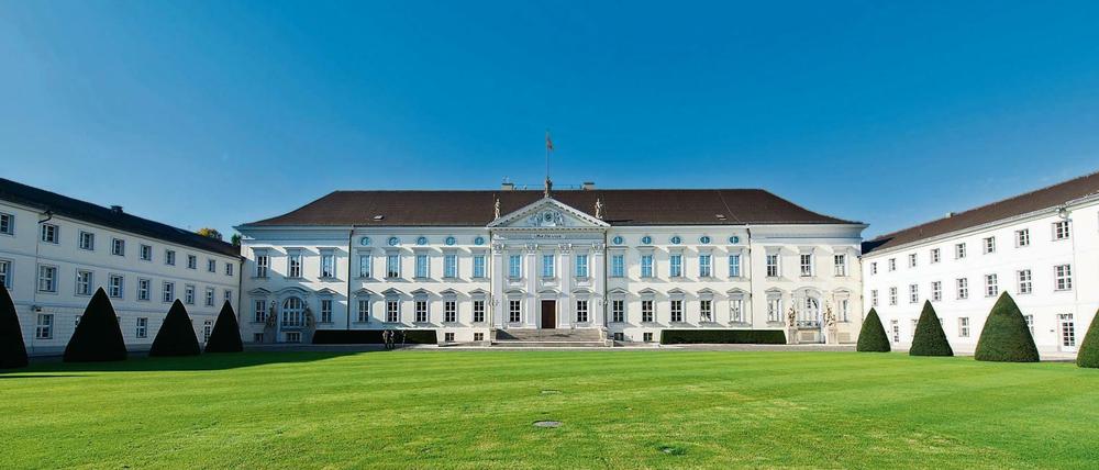 Auch am Wochenende wird der Himmel über dem Schloss Bellevue wieder so blau strahlen.
