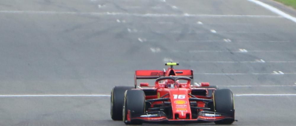 Alles auf rot. Ferrari-Pilot Charles Leclerc gewinnt in Spa.