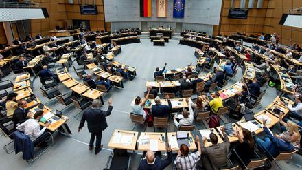 Die Mitglieder des Abgeordnetenhauses wollen ihre Einkünfte aufbessern.