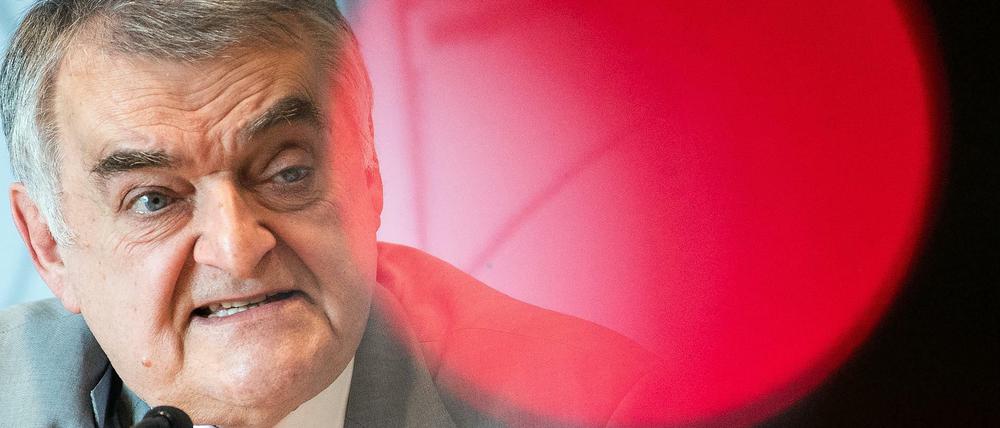Herbert Reul (CDU), Innenminister von Nordrhein-Westfalen, möchte für die Polizei-Pressearbeit einen neuen Erlass durchsetzen.