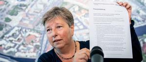 Katrin Lompscher (Die Linke), Berliner Senatorin für Stadtentwicklung und Wohnen, stellt Inhalte des Referentenentwurfs zum Mietendeckel vor. 