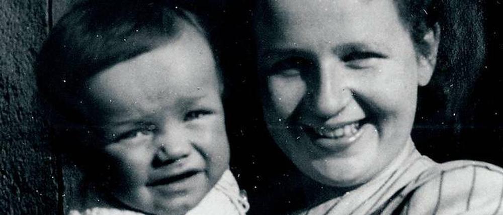 Vollkommene Eintracht. Margot Sucher und ihr Sohn im Mai 1950.