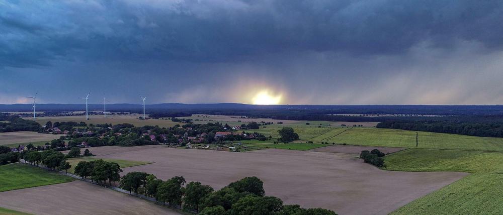 Starkregen, wie hier in Sieversdorf, wird am Sonntag für Ostbrandenburg erwartet.
