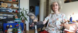 Beate Flanz in ihrer Wohnung in Berlin-Spandau.