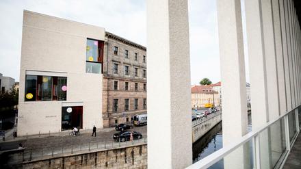 Haus Bastian (l.), von der James-Simon-Galerie aus gesehen.