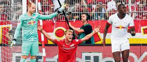 Zum Schreien. Gegen Leipzig waren Unions Sebastian Andersson (Mitte) und seine Mitspieler heillos überfordert. 
