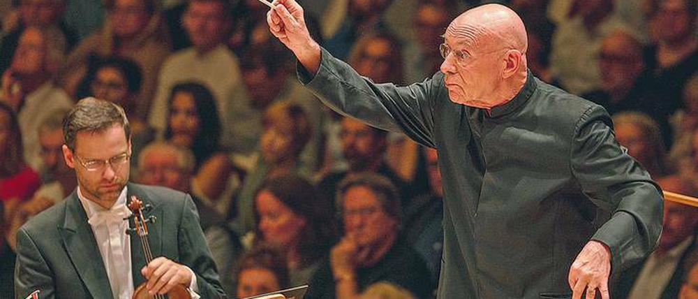 Keine Angst vor Masse. Christoph Eschenbach bei seinem Antrittskonzert am Gendarmenmarkt. 