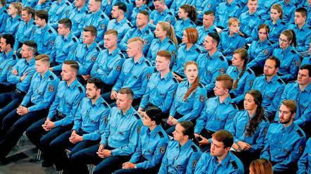 Vollere Reihen. Lange war am Personal gespart worden, erst in jüngster Zeit hat sich das wieder geändert.