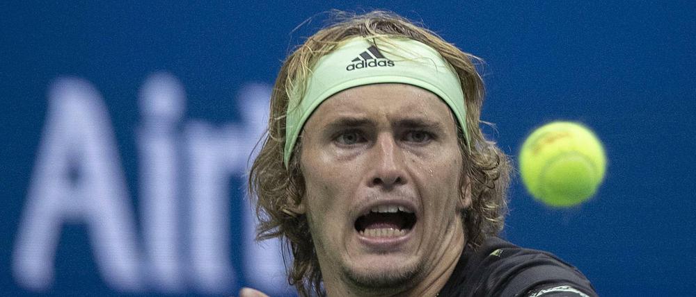 Leidend. Alexander Zverev muss beim letzten Grand-Slam-Turnier des Jahres abreisen.