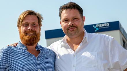 Sebastian Preissler und Sven Regen von der PieReg Druckcenter Berlin GmbH.