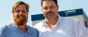 Sebastian Preissler und Sven Regen von der PieReg Druckcenter Berlin GmbH.