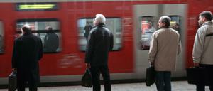 Nutzer des klimafreundlichen Nahverkehrs könnten bald von der CSU-Umweltpolitik profitieren.