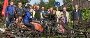 Die Schwalbe aus der Spree. Gerümpel, Tresore und sogar ein Moped haben die Taucher schon bei ihren Aktionen gefunden.