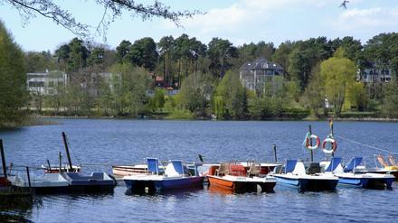 Nicht überall ist es für Tretbootfahrer so idyllisch, wie auf dem Groß-Glienicker See.