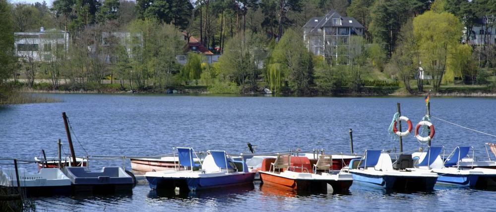 Nicht überall ist es für Tretbootfahrer so idyllisch, wie auf dem Groß-Glienicker See.