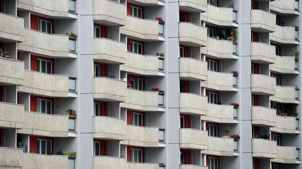Blick auf die Fassade eines Wohnhauses in Berlin.