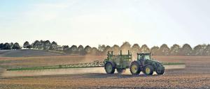 Alles soll weg: In Deutschland benutzen Bauern Glyphosat, um das Feld nach der Ernte von wilden Trieben und Unkraut zu befreien. 