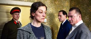 Last der Überlebenden. Antonia (Alexandra Maria Lara) darf zurück in die DDR. Doch über den stalinistischen Terror muss sie schweigen.