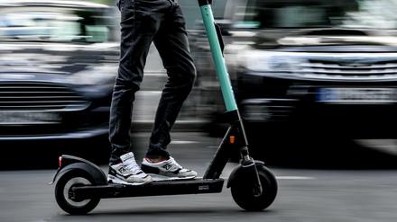 Die FDP steht auf E-Tretrollern. 