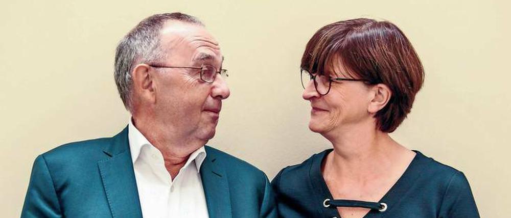 Gefahr für Olaf Scholz. Norbert-Walter Borjans und Saskia Esken haben die Unterstützung großer Teile der Jusos sicher.
