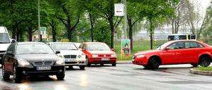 Der Tempelhofer Damm in Höhe des ehemaligen Flughafens. 