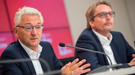 Mike Bischoff (l) wurde als Vorsitzender der SPD-Landtagsfraktion Brandenburg wiedergewählt.