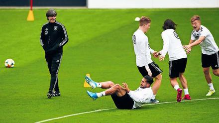 Endlich wieder jung und wild. Bundestrainer Löw hat Spaß an seiner reformierte Mannschaft.