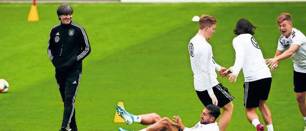 Endlich wieder jung und wild. Bundestrainer Löw hat Spaß an seiner reformierte Mannschaft.