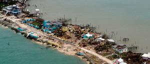 In dieser Luftaufnahme der US-Küstenwache sind zerstörte Häuser auf den Bahamas zu sehen.