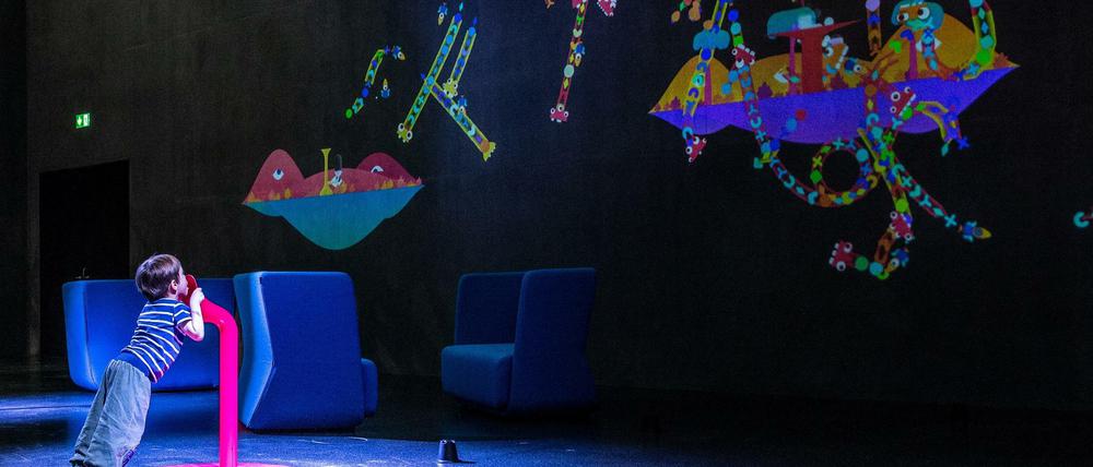 Schreien und prusten erlaubt. Die Sound-Installation von Neeeu im Futurium kreiert sogenannte Klangwürmer.