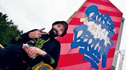 Auf 33 mal 12 Metern hat Andre Morgner alias „Boogie“ sein Graffiti an eine Hellersdorfer Fassade gesprayt. 