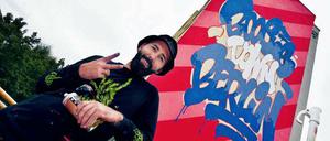 Auf 33 mal 12 Metern hat Andre Morgner alias „Boogie“ sein Graffiti an eine Hellersdorfer Fassade gesprayt. 