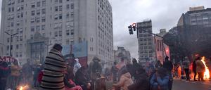 In Buenos Aires protestierten Menschen in dieser Woche gegen die hohen Lebensmittelkosten. Im August 2019 erfuhr der Peso eine Abwertung von knapp 25 Prozent und kurbelte die Inflation noch einmal an. 
