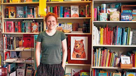 Nina Wehner in ihrer Kiezbuchhandlung, der "Buchkönigin". 