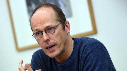 Berlins ehemaliger Bildungsstaatssekretär Mark Rackles hält nichts von den Steuerplänen der SPD-Spitze.