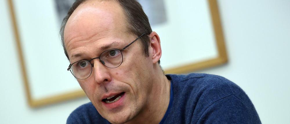 Berlins ehemaliger Bildungsstaatssekretär Mark Rackles hält nichts von den Steuerplänen der SPD-Spitze.