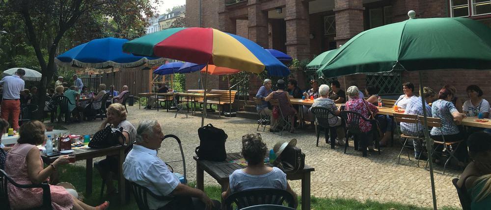 Hier treffen Menschen aus unterschiedlichen Herkunftsländern aufeinander.