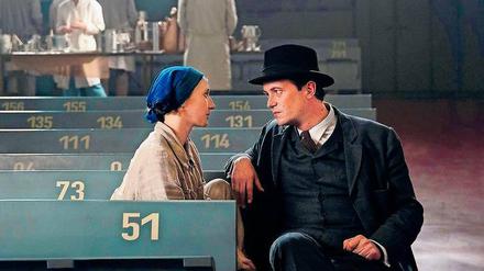 Zwei mit einer Vision. Direktor Walter Gropius (August Diehl) und Studentin Dörte Helm (Anna Maria Mühe).