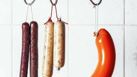Fleischeslustbefriediger. Fleischlose Wurstvarianten erobern den Markt und stellen Nahrungsmitteldesigner und -forscher vor neue Herausforderungen. 