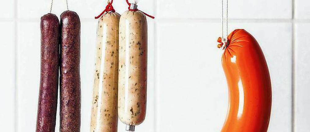 Fleischeslustbefriediger. Fleischlose Wurstvarianten erobern den Markt und stellen Nahrungsmitteldesigner und -forscher vor neue Herausforderungen. 