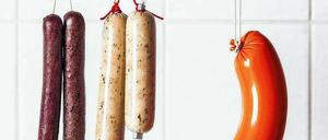 Fleischeslustbefriediger. Fleischlose Wurstvarianten erobern den Markt und stellen Nahrungsmitteldesigner und -forscher vor neue Herausforderungen. 