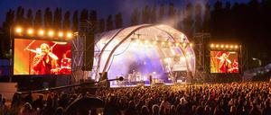 Die Wiener Indie Pop Band Wanda im IFA Sommergarten 2018